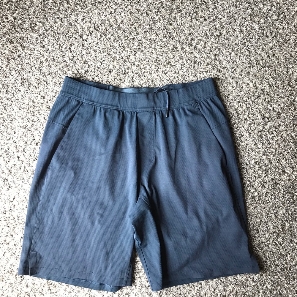 Lululemon Men's Blue Grey Colored Short Size Medium